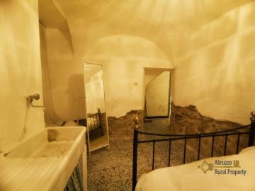 13-Perfect-condition-town-house-with-three-bedrooms-and-panoramic-terrace-for-sale-Tornareccio-Abruzzo