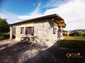 7-Incredible-country-house-with-6000-sqm-of-land-and-panoramic-view-for-sale-Trivento-Molise-Italy