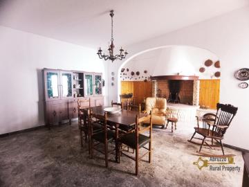 1-Beautiful-historic-apartment-for-sale-in-Palata-Molise-Italy