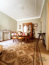 01-elegant-beautiful-historic-palazzo-original-details-for-sale-italy-molise-larino