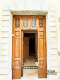 03-elegant-beautiful-historic-palazzo-original-details-for-sale-italy-molise-larino