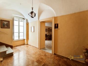 08-elegant-beautiful-historic-palazzo-original-details-for-sale-italy-molise-larino