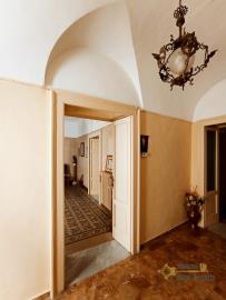 09-elegant-beautiful-historic-palazzo-original-details-for-sale-italy-molise-larino