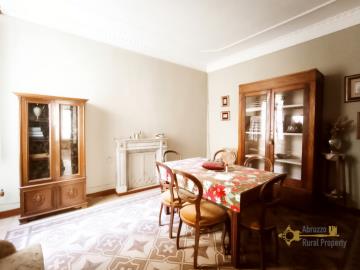 15-elegant-beautiful-historic-palazzo-original-details-for-sale-italy-molise-larino