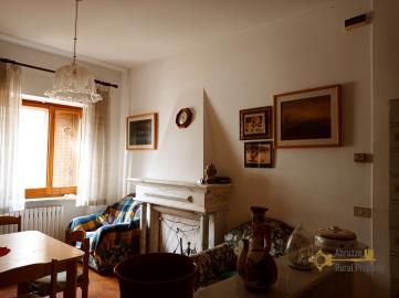 07-Perfect-condition-town-house-with-garden-for-sale-italy-abruzzo-castiglione-messer-marino
