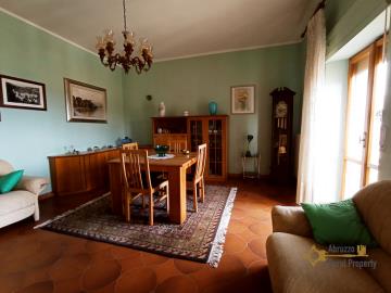 14-Perfect-condition-town-house-with-garden-for-sale-italy-abruzzo-castiglione-messer-marino