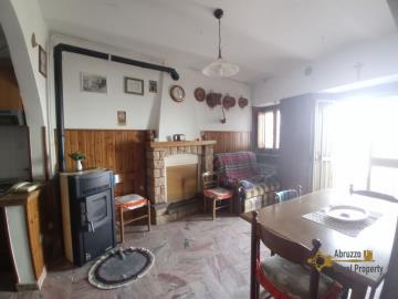 02Cosy-two--bedroom-town-house-composed-by-two-units-for-sale-Italy-Torrebruna