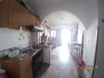 03Cosy-two--bedroom-town-house-composed-by-two-units-for-sale-Italy-Torrebruna