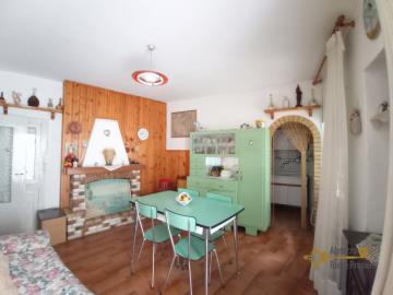 01-Habitable-three-bedroom-town-house-for-sale-Italy-Gissi