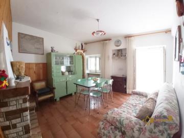 02-Habitable-three-bedroom-town-house-for-sale-Italy-Gissi