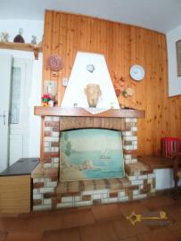 03-Habitable-three-bedroom-town-house-for-sale-Italy-Gissi