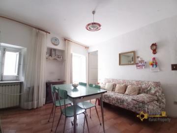 04-Habitable-three-bedroom-town-house-for-sale-Italy-Gissi