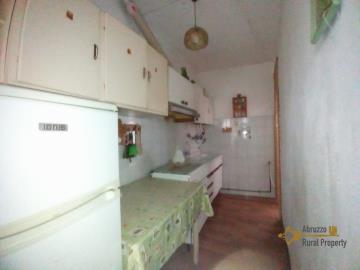 06-Habitable-three-bedroom-town-house-for-sale-Italy-Gissi