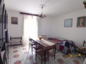 09-Habitable-three-bedroom-town-house-for-sale-Italy-Gissi