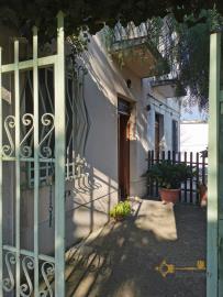 01-semi-detached-town-house-with-garden-20-minutes-from-the-coast-for-sale-italy-abruzzo-fresagrandina