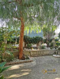 06-semi-detached-town-house-with-garden-20-minutes-from-the-coast-for-sale-italy-abruzzo-fresagrandina