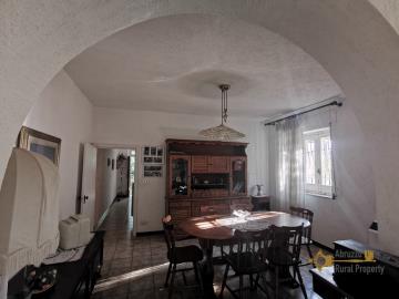 10-semi-detached-town-house-with-garden-20-minutes-from-the-coast-for-sale-italy-abruzzo-fresagrandina