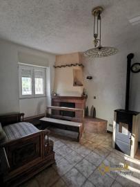 11-semi-detached-town-house-with-garden-20-minutes-from-the-coast-for-sale-italy-abruzzo-fresagrandina