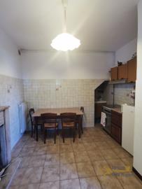 12-semi-detached-town-house-with-garden-20-minutes-from-the-coast-for-sale-italy-abruzzo-fresagrandina