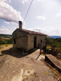 02-Panoramic-country-town-house-with-land-for-sale-Italy-Palmoli