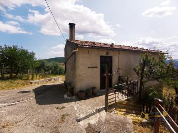 04-Panoramic-country-town-house-with-land-for-sale-Italy-Palmoli