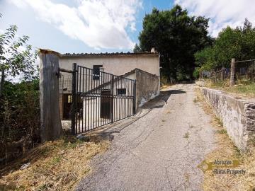 05-Panoramic-country-town-house-with-land-for-sale-Italy-Palmoli