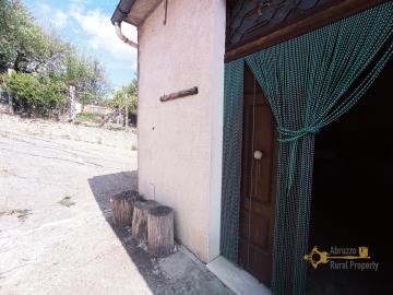 07-Panoramic-country-town-house-with-land-for-sale-Italy-Palmoli