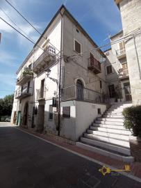3-Historic-town-house-with-annex-ad-cellar-for-sale-Fresagrandinaria
