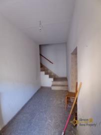 02-Three-bedroom-town-house-in-need-of-renovation-for-sale-Italy-Gissi