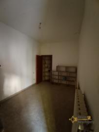 03-Three-bedroom-town-house-in-need-of-renovation-for-sale-Italy-Gissi