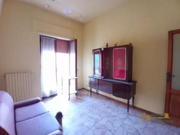 05-Three-bedroom-town-house-in-need-of-renovation-for-sale-Italy-Gissi