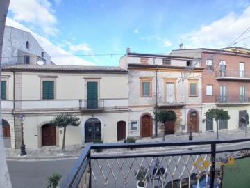 06-Three-bedroom-town-house-in-need-of-renovation-for-sale-Italy-Gissi