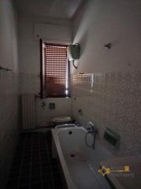 13-Three-bedroom-town-house-in-need-of-renovation-for-sale-Italy-Gissi