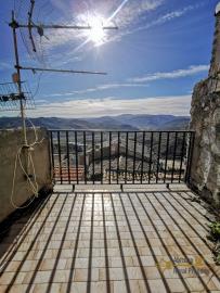 1-One-bedroom-town-house-to-restore-near-the-coast-for-sale-Fresagrandinaria-Abruzzo-Italy