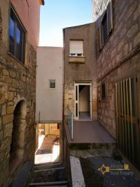 3-One-bedroom-town-house-to-restore-near-the-coast-for-sale-Fresagrandinaria-Abruzzo-Italy