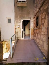 4-One-bedroom-town-house-to-restore-near-the-coast-for-sale-Fresagrandinaria-Abruzzo-Italy