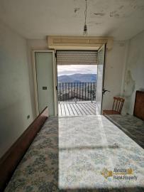 6-One-bedroom-town-house-to-restore-near-the-coast-for-sale-Fresagrandinaria-Abruzzo-Italy
