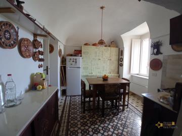 02-Character-three-bedroom-town-house-with-sea-view-for-sale-Italy-Monteodorisio