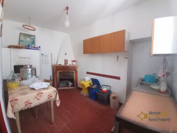 09-Very-large--town-house-for-sale-Italy-Montefalcone-nel-Sannio