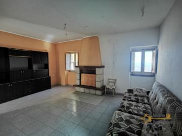 02-Petite-two-bedroom-stone-house-with-Adriatic-Sea-view-for-sale-Italy-Abruzzo-Lentella