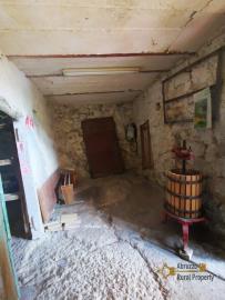 15-Petite-two-bedroom-stone-house-with-Adriatic-Sea-view-for-sale-Italy-Abruzzo-Lentella