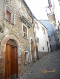 02-character-two-bedroom-town-house-for-sale-italy-abruzzo-palmoli