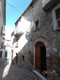 04-character-two-bedroom-town-house-for-sale-italy-abruzzo-palmoli