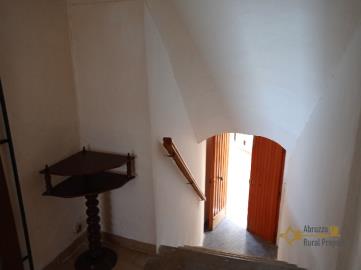 06-character-two-bedroom-town-house-for-sale-italy-abruzzo-palmoli