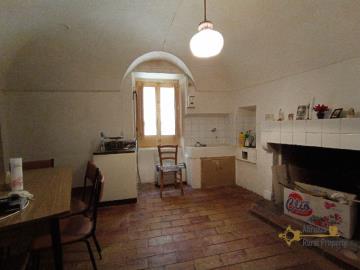 10-character-two-bedroom-town-house-for-sale-italy-abruzzo-palmoli