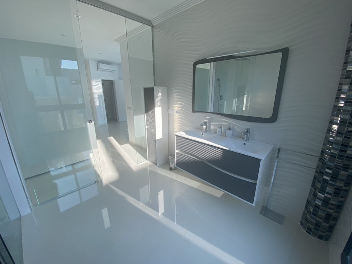 Image No.41-5 Bed Villa for sale