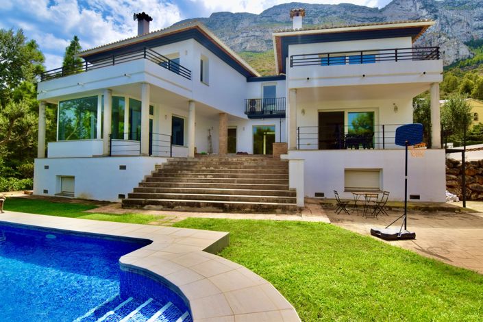 Image No.2-6 Bed Villa for sale