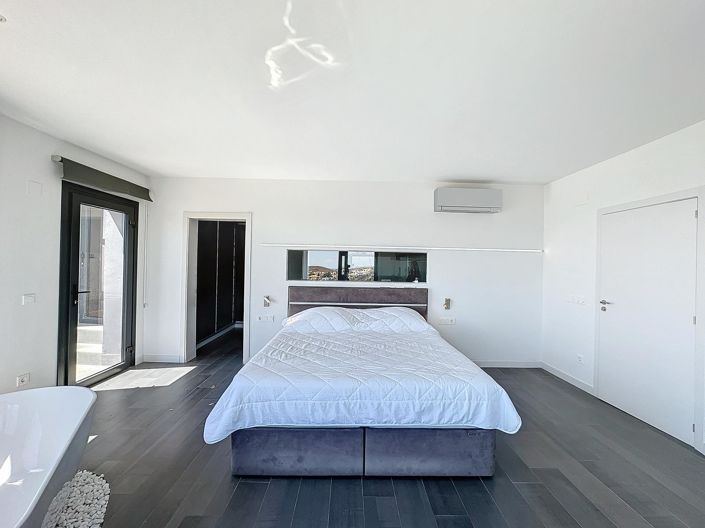 Image No.42-3 Bed Villa for sale