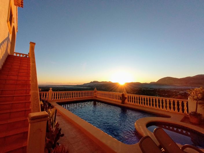 Image No.2-5 Bed Villa for sale