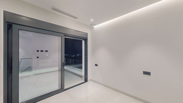 Image No.9-3 Bed Villa for sale